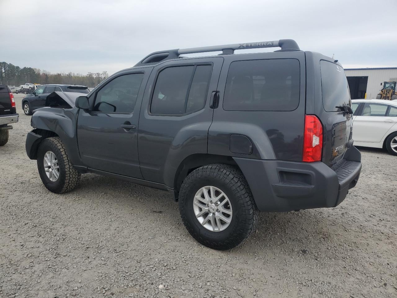 2014 Nissan XTerra - Image 2