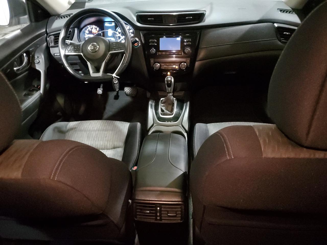 2017 Nissan Rogue - Image 8