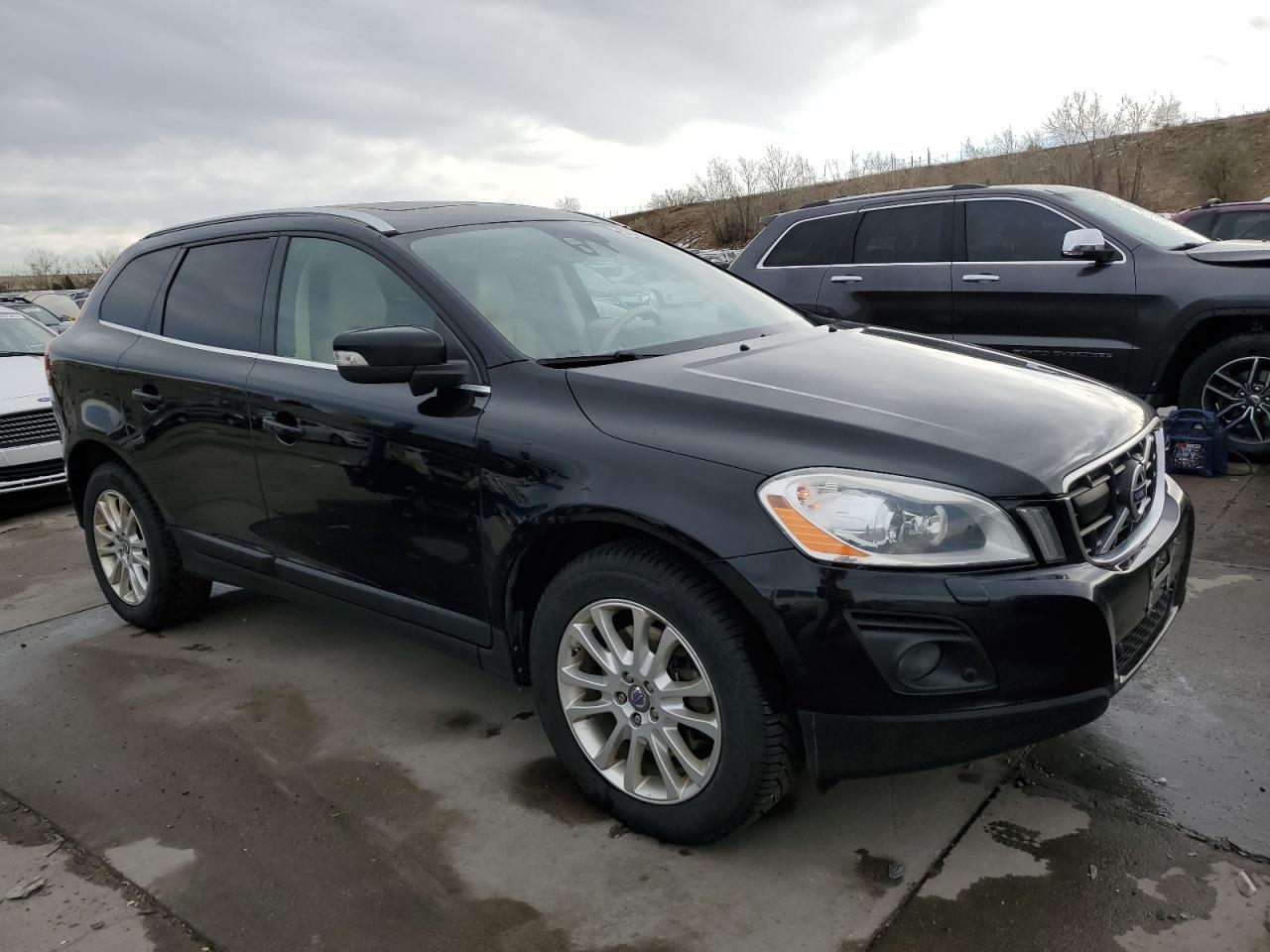 2010 Volvo XC60 - Image 4
