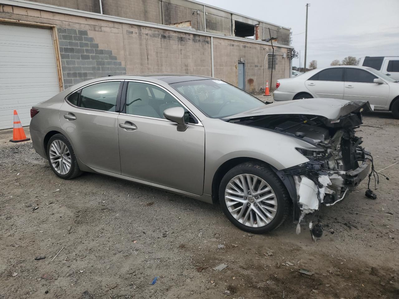 2016 Lexus ES - Image 4