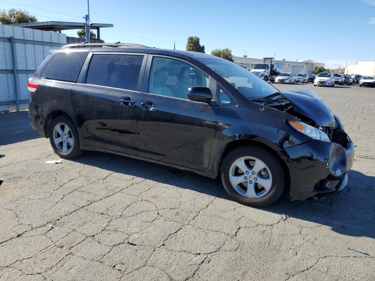 2011 Toyota Sienna - Image 4