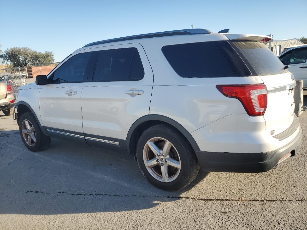 VIN 1FM5K7D88JGC03215 2018 FORD EXPLORER no.2