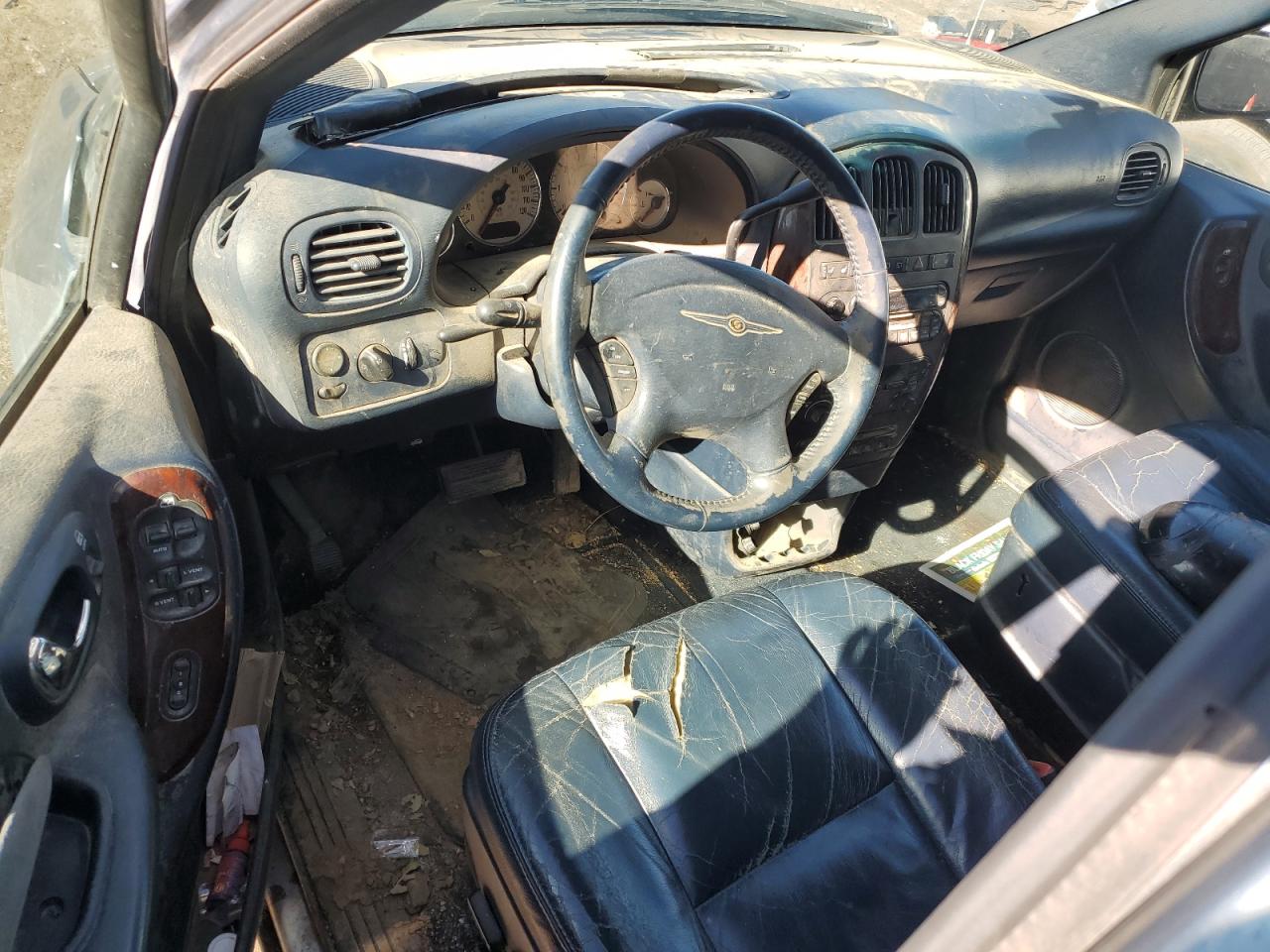2003 Chrysler Town & Country - Image 8