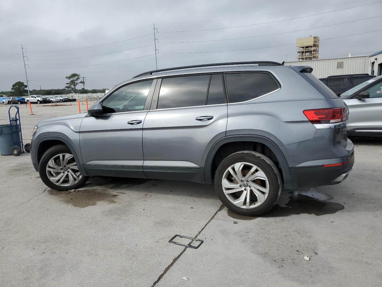 2021 Volkswagen Atlas - Image 2