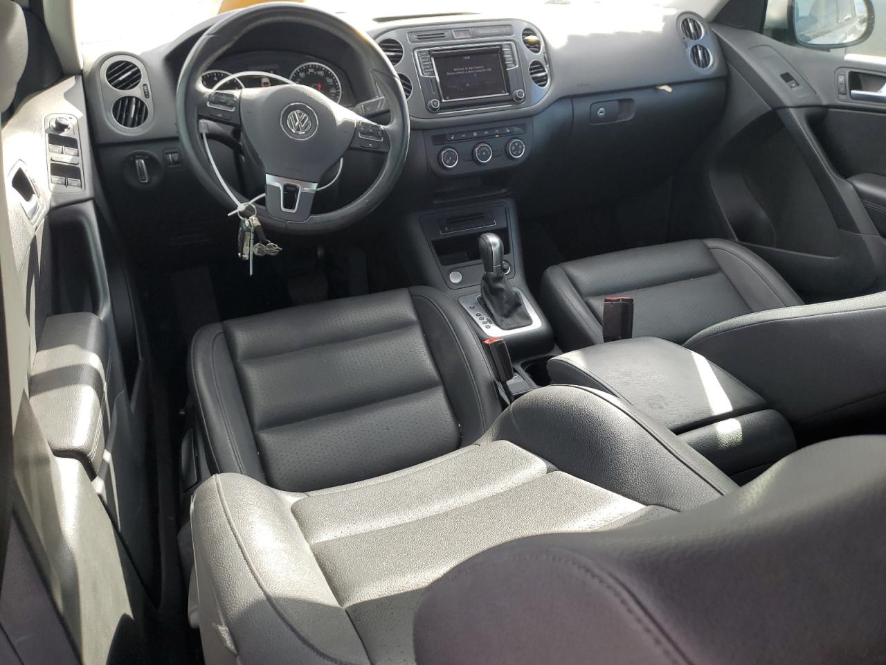 2017 Volkswagen Tiguan - Image 8