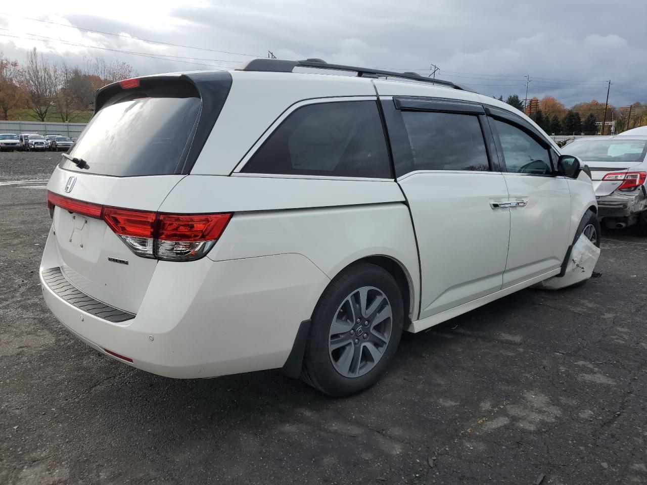 VIN 5FNRL5H96FB096791 2015 HONDA ODYSSEY no.3