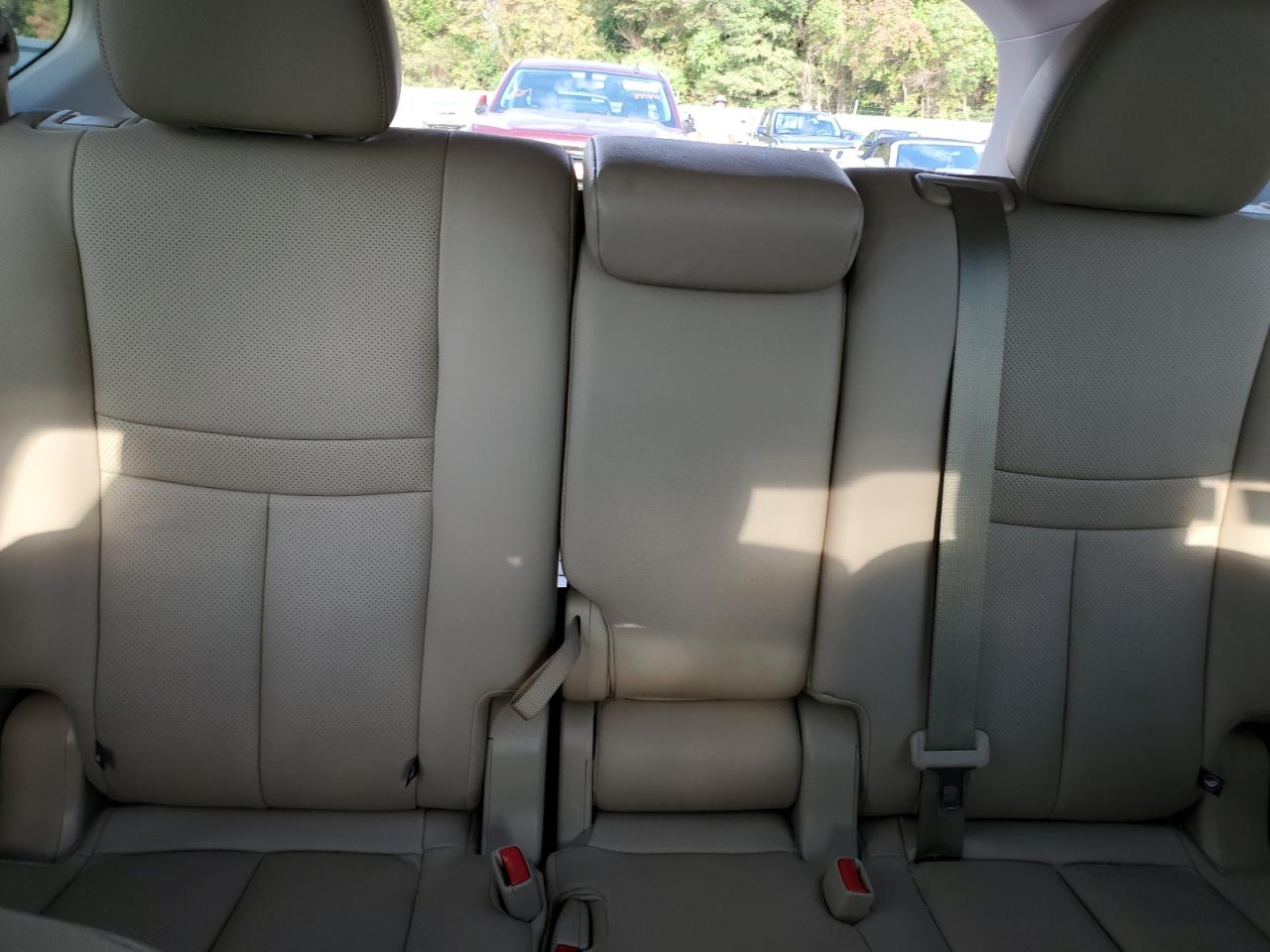 2018 Nissan Rogue - Image 10
