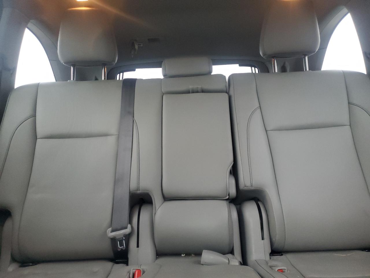 2018 Toyota Highlander - Image 10