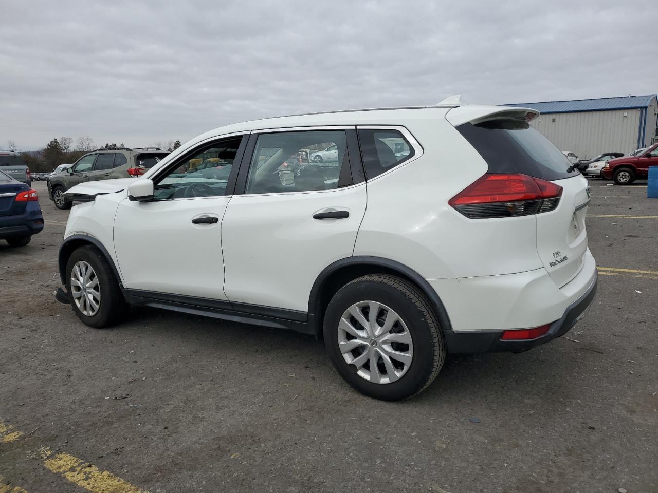 2017 Nissan Rogue - Image 2