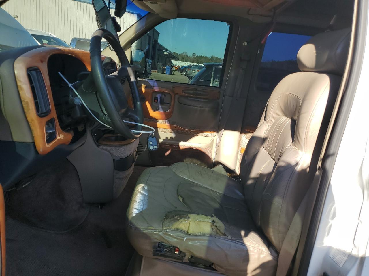 1999 Chevrolet Express - Image 7