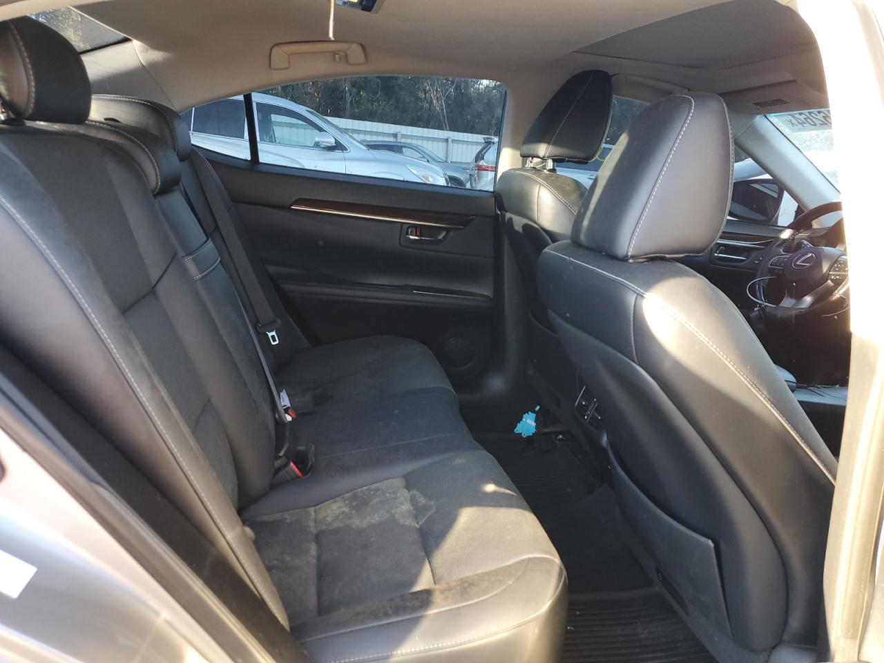 2017 Lexus ES - Image 10