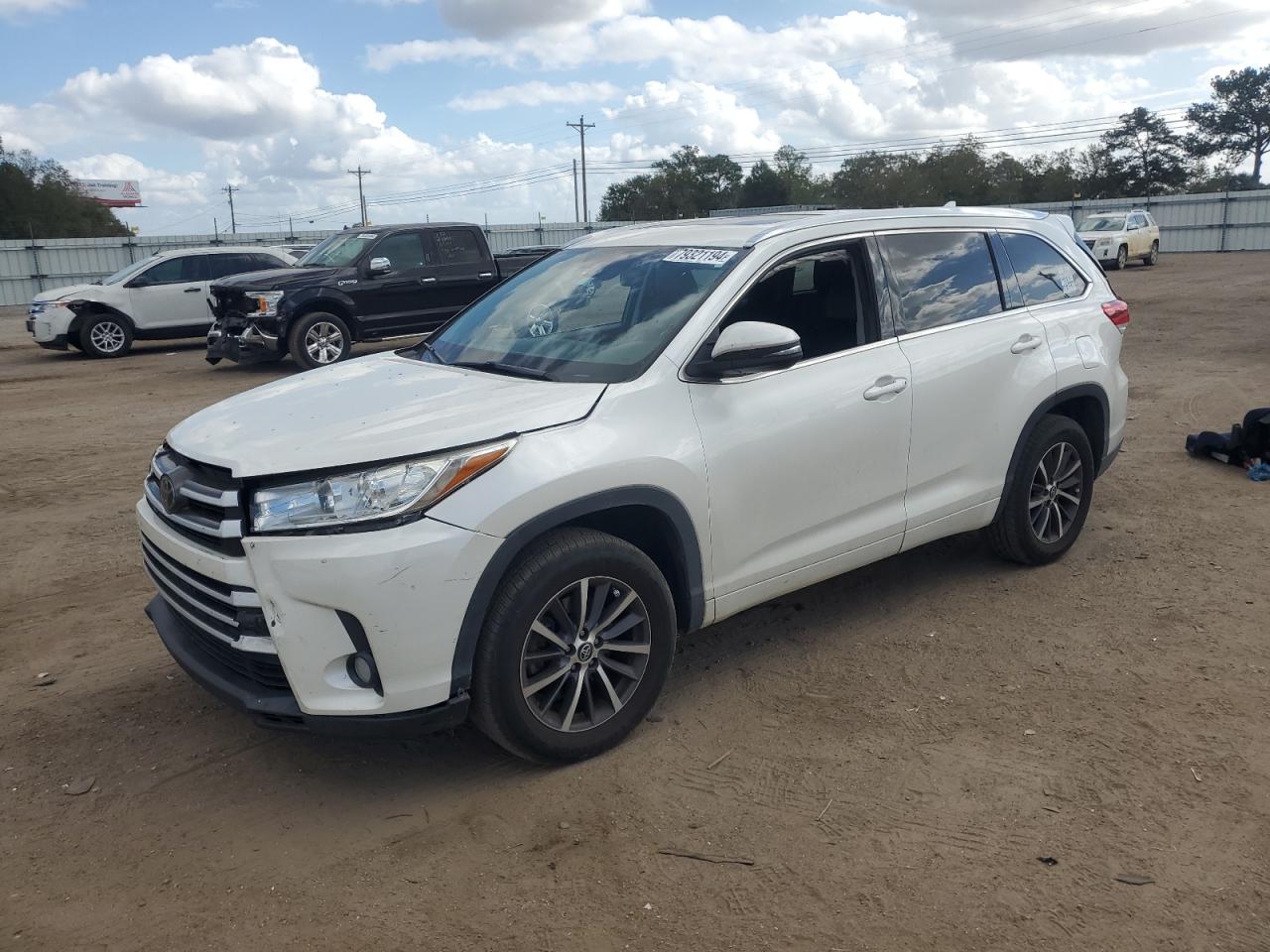 2018 Toyota Highlander - Image 1