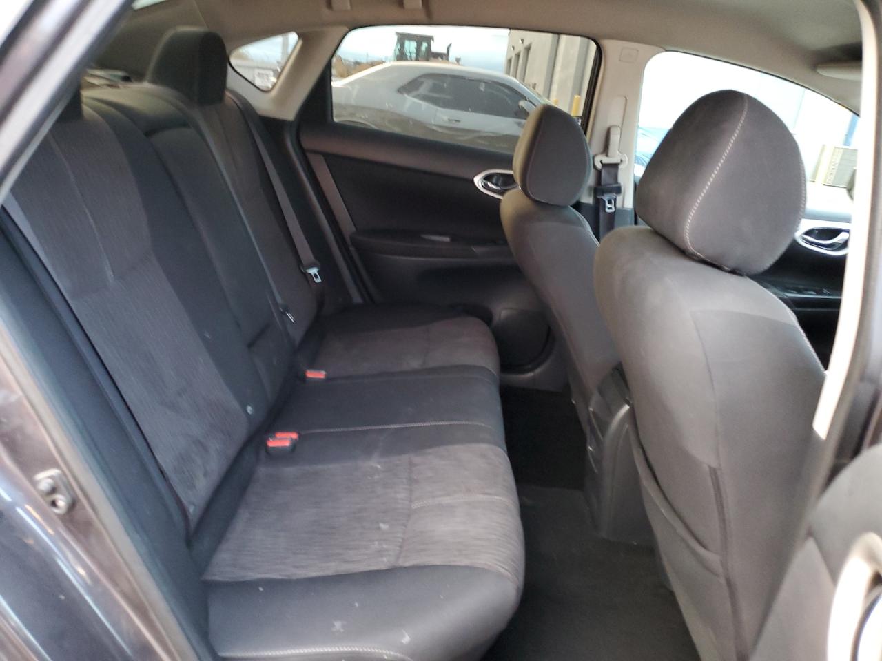 2015 Nissan Sentra - Image 10