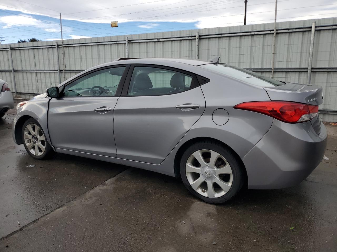 2013 Hyundai Elantra - Image 2