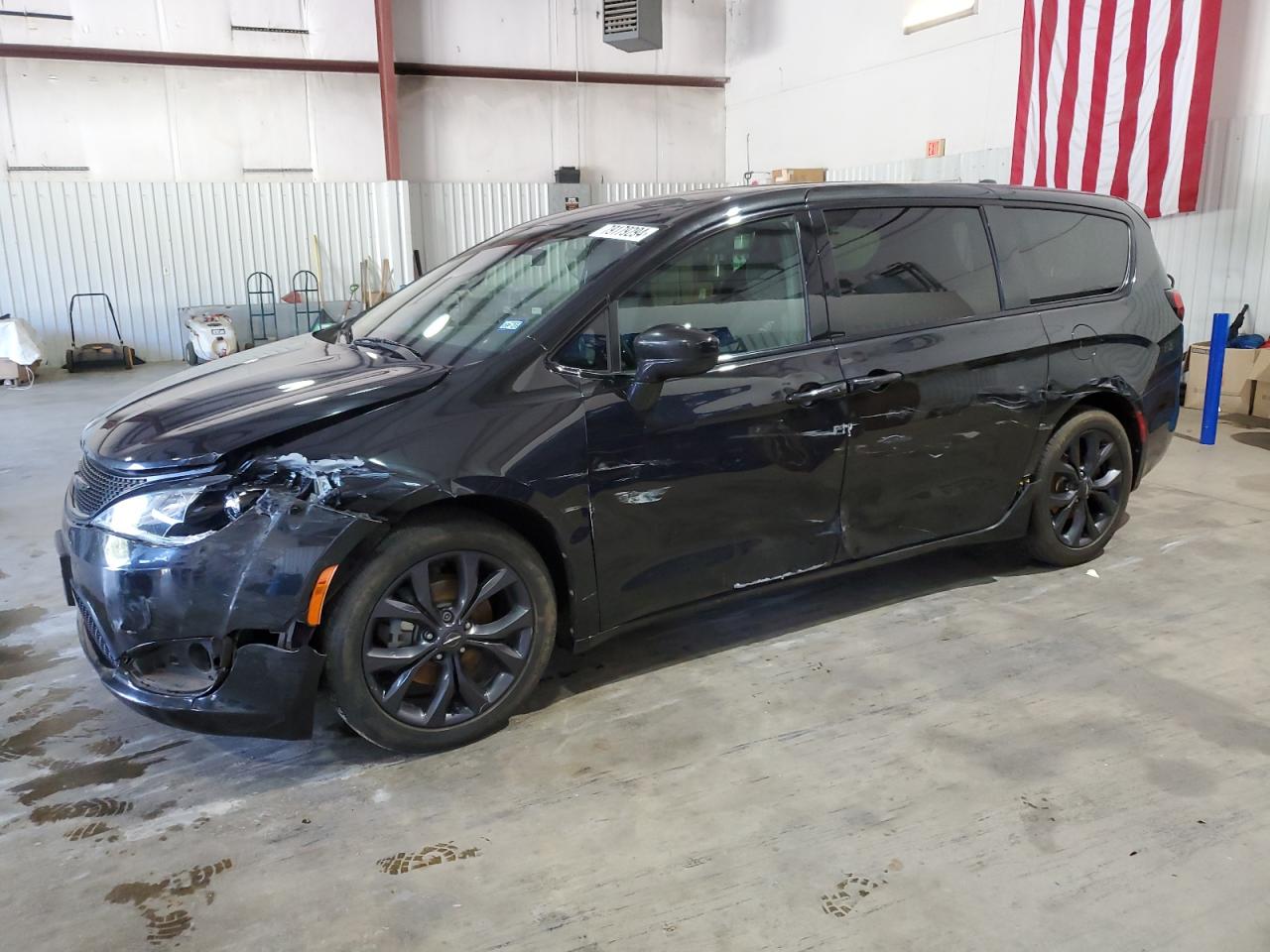 2018 Chrysler Pacifica - Image 1
