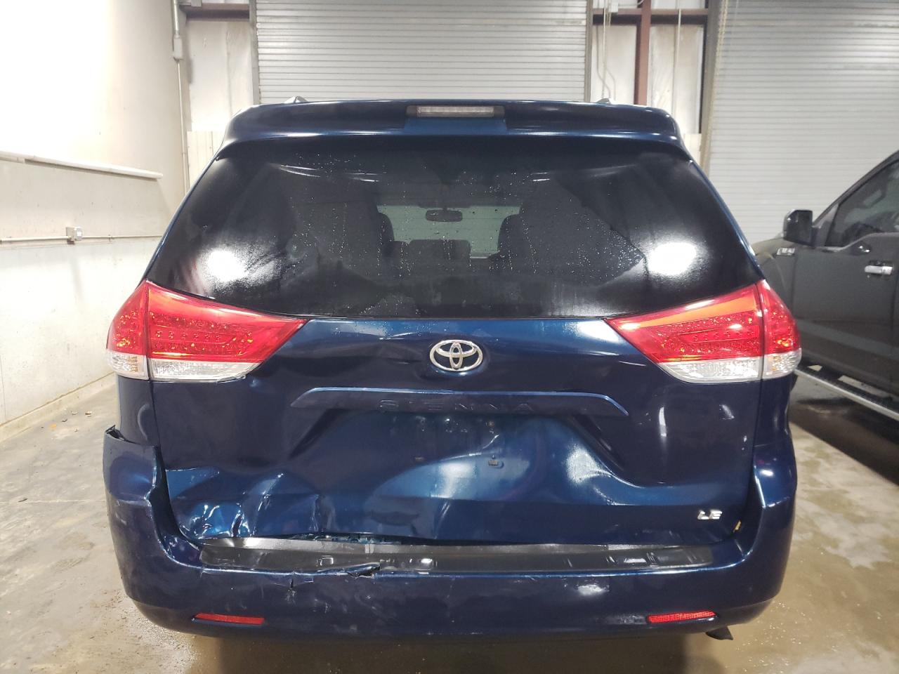 2012 Toyota Sienna - Image 6
