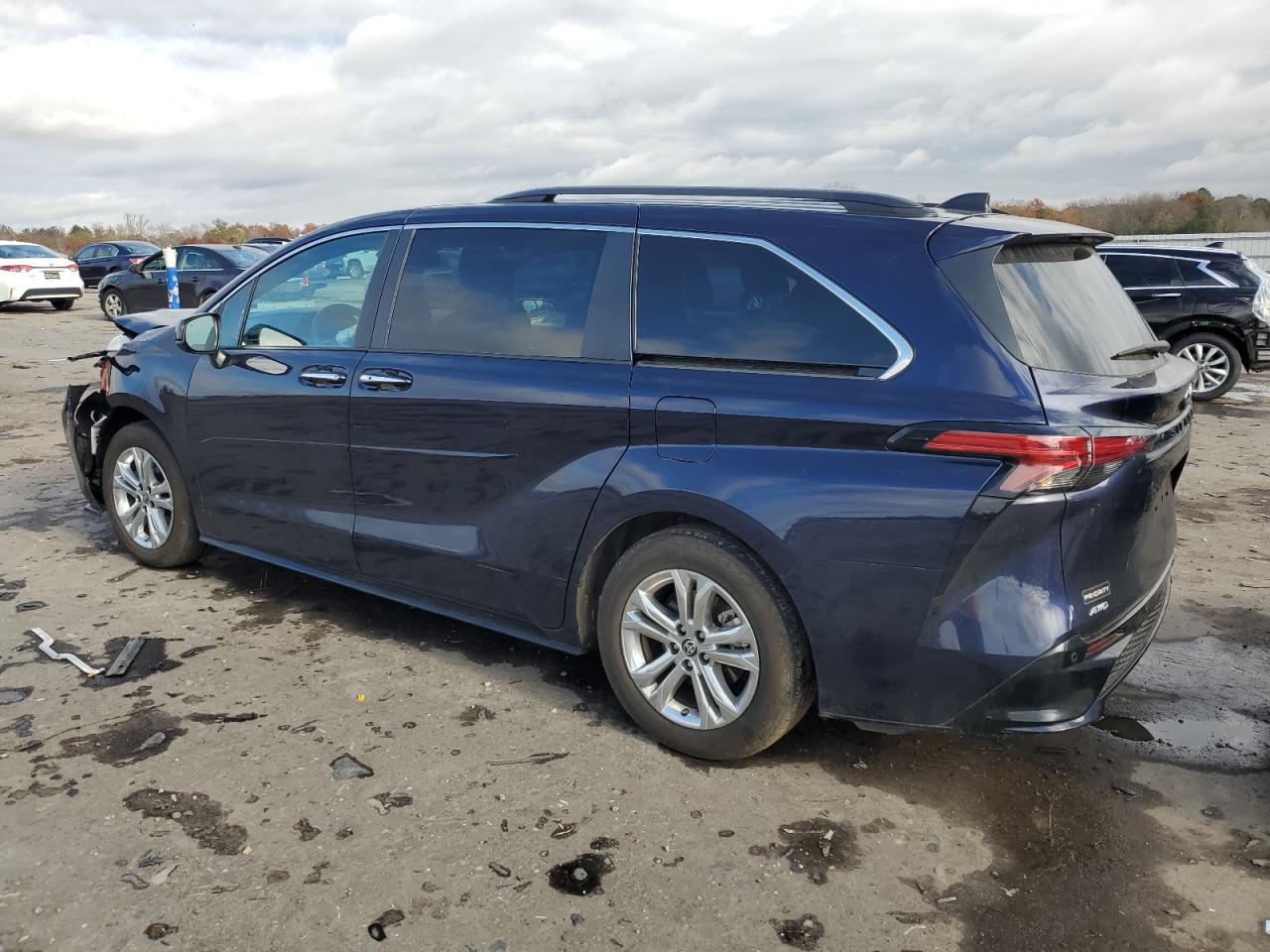2022 Toyota Sienna - Image 2
