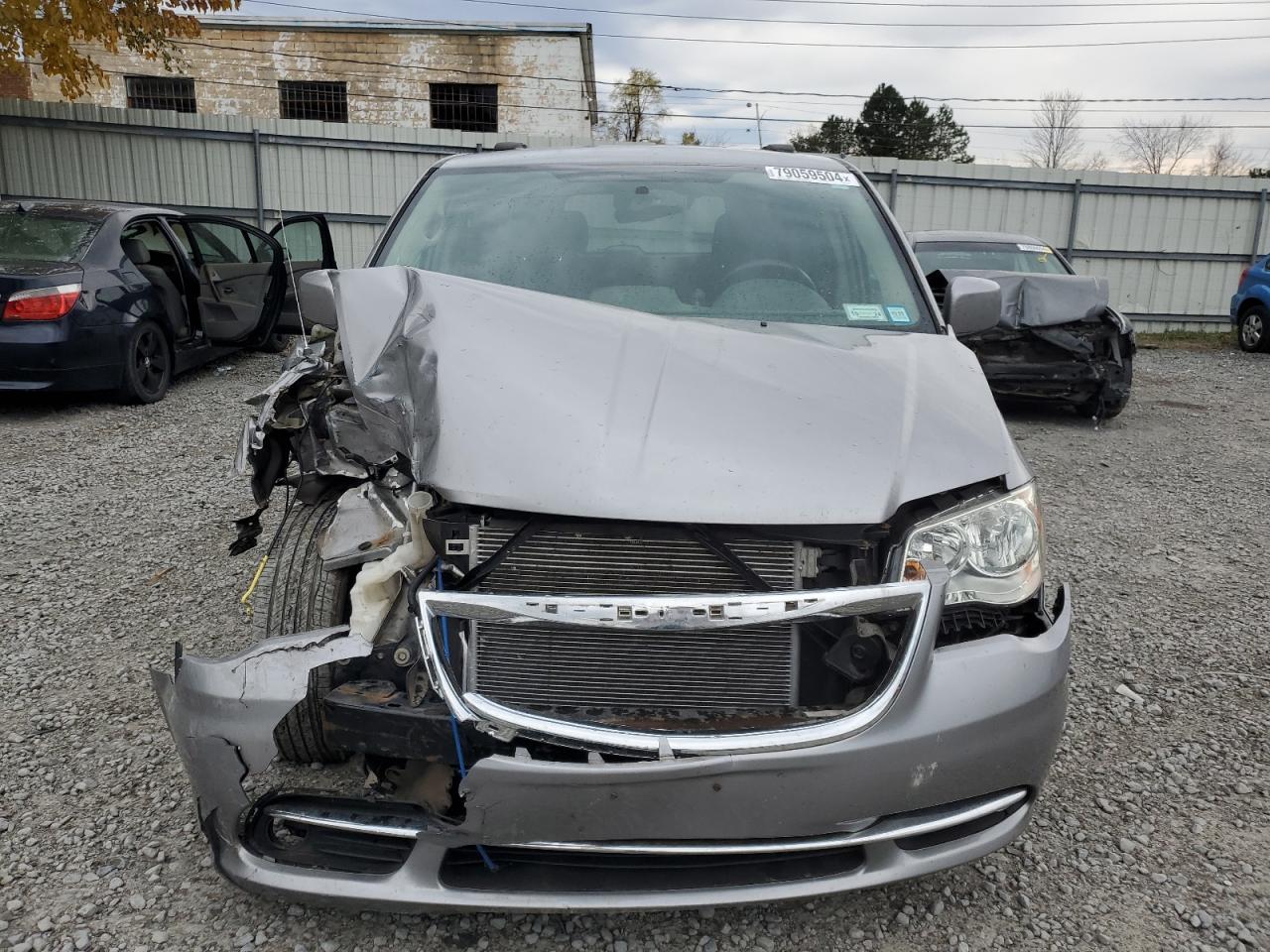 2016 Chrysler Town & Country - Image 5