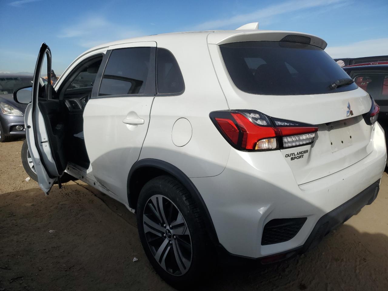 2021 Mitsubishi Outlander - Image 2