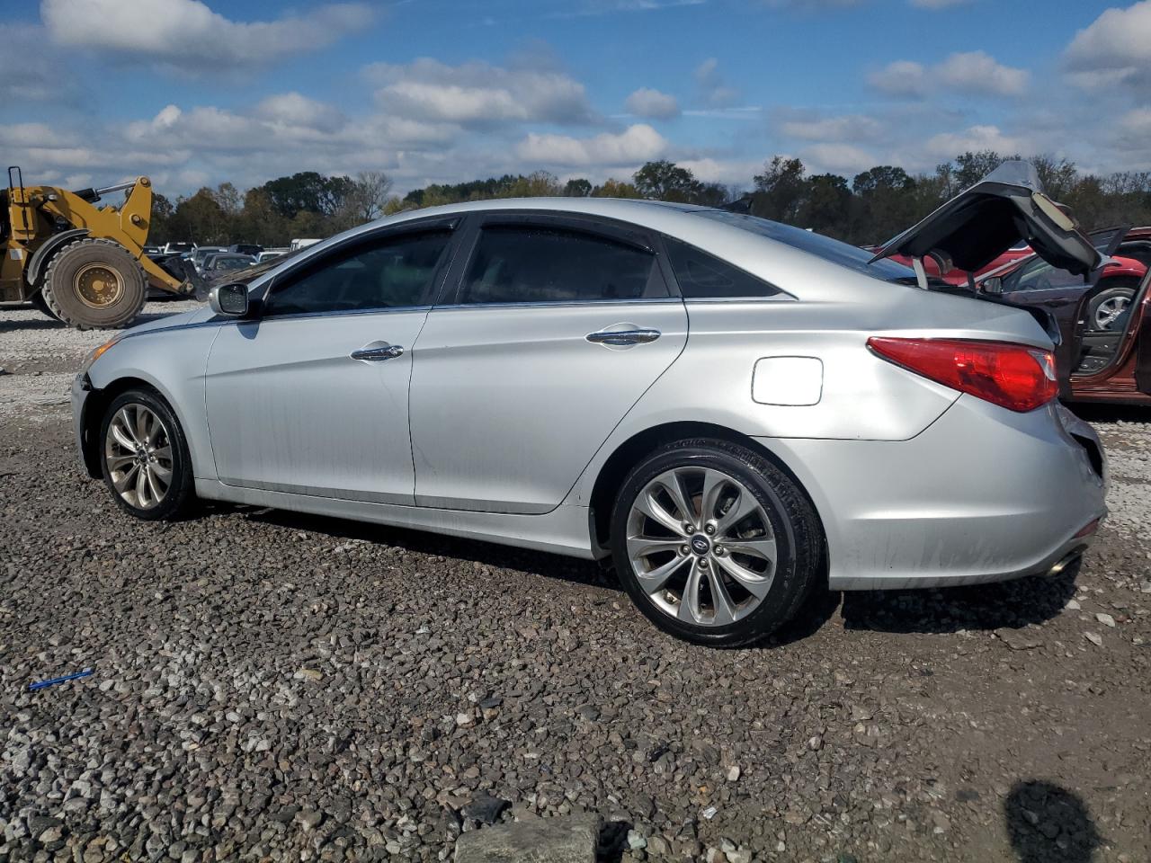 2012 Hyundai Sonata - Image 2
