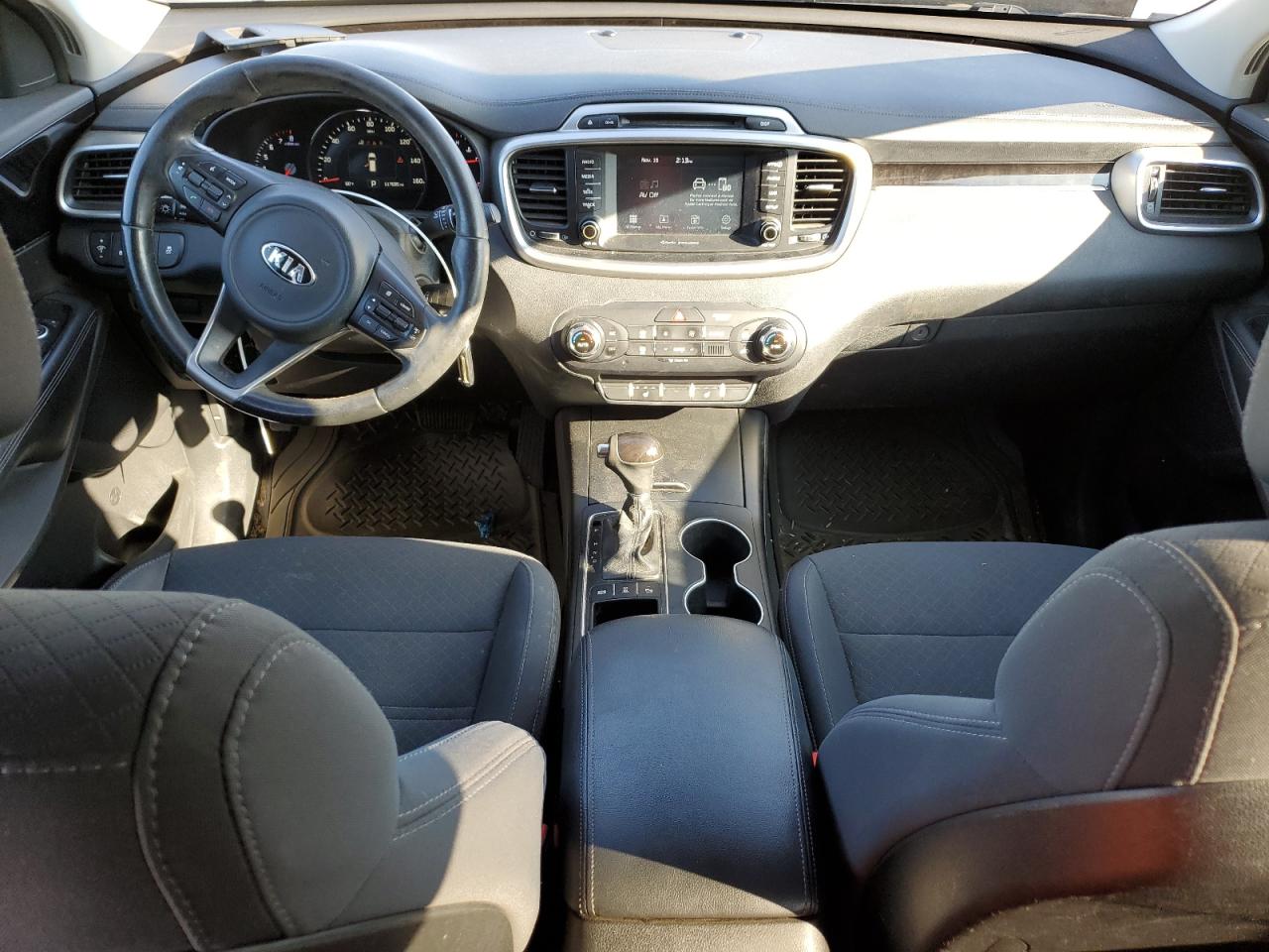 2017 Kia Sorento - Image 8