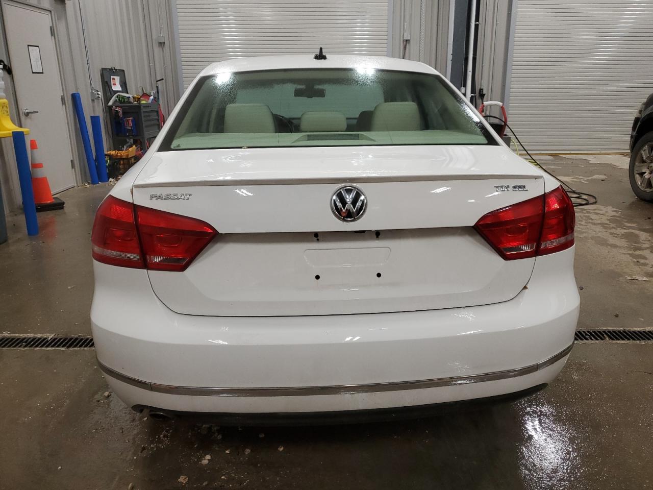 2014 Volkswagen Passat Sel VIN: 1VWCN7A38EC081851 Lot: 80782704