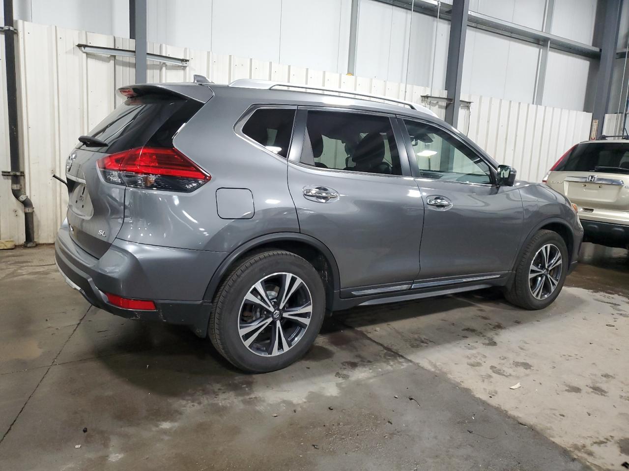 2017 Nissan Rogue - Image 3