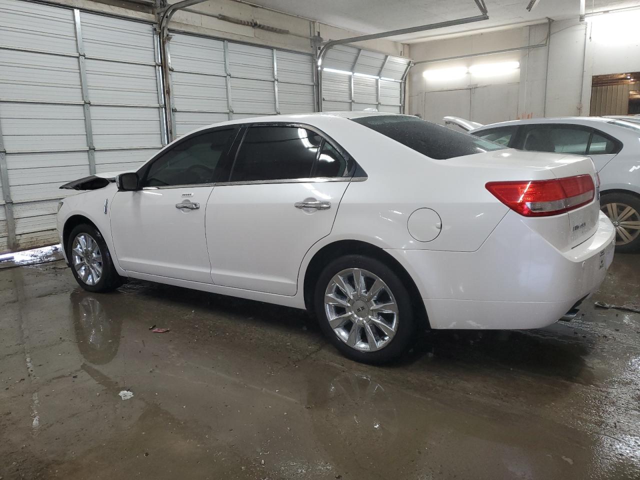 2010 Lincoln MKZ - Image 2