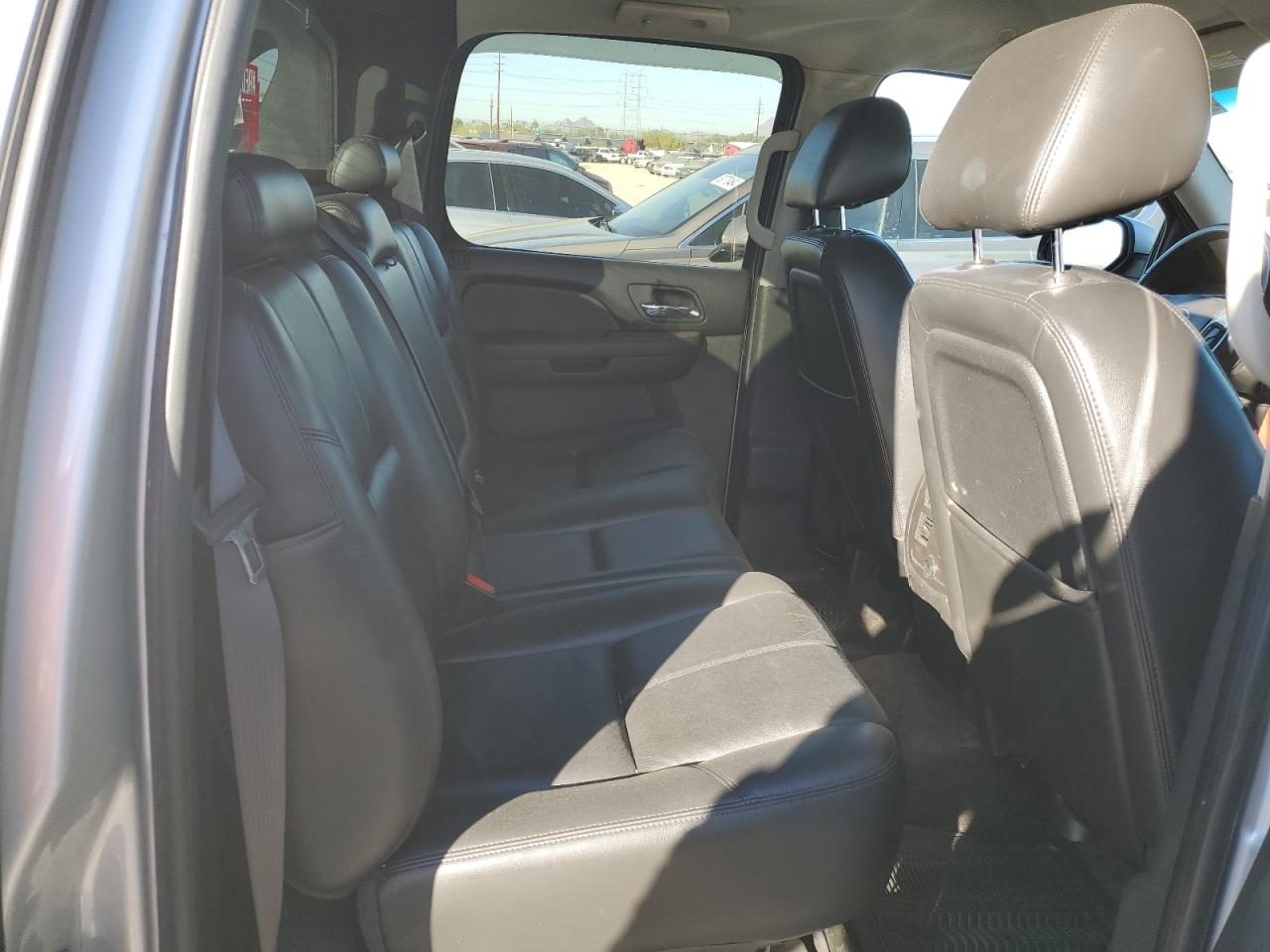 2011 Chevrolet Avalanche - Image 10