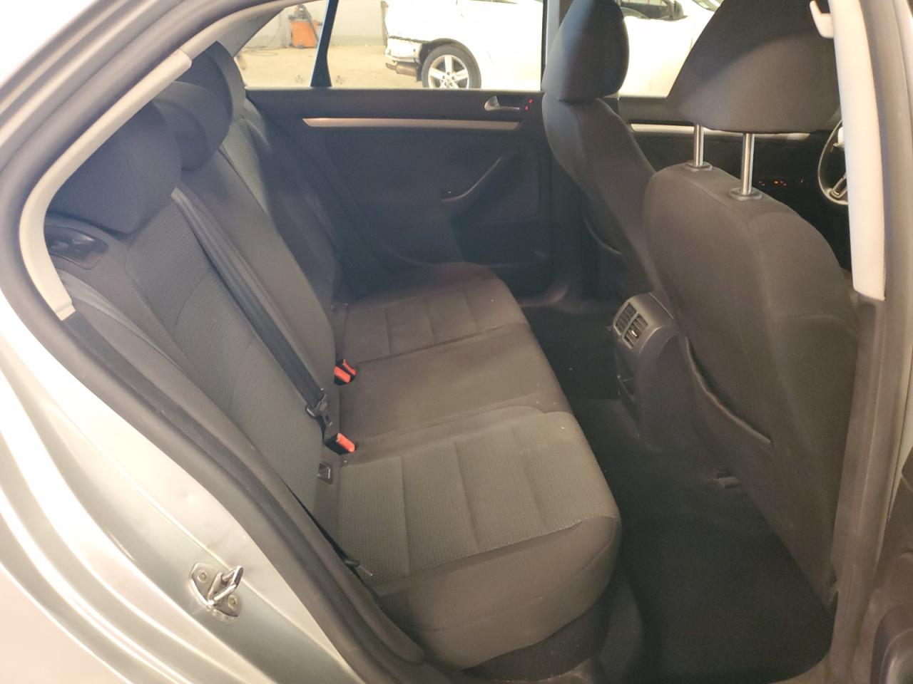 2010 Volkswagen Jetta - Image 10