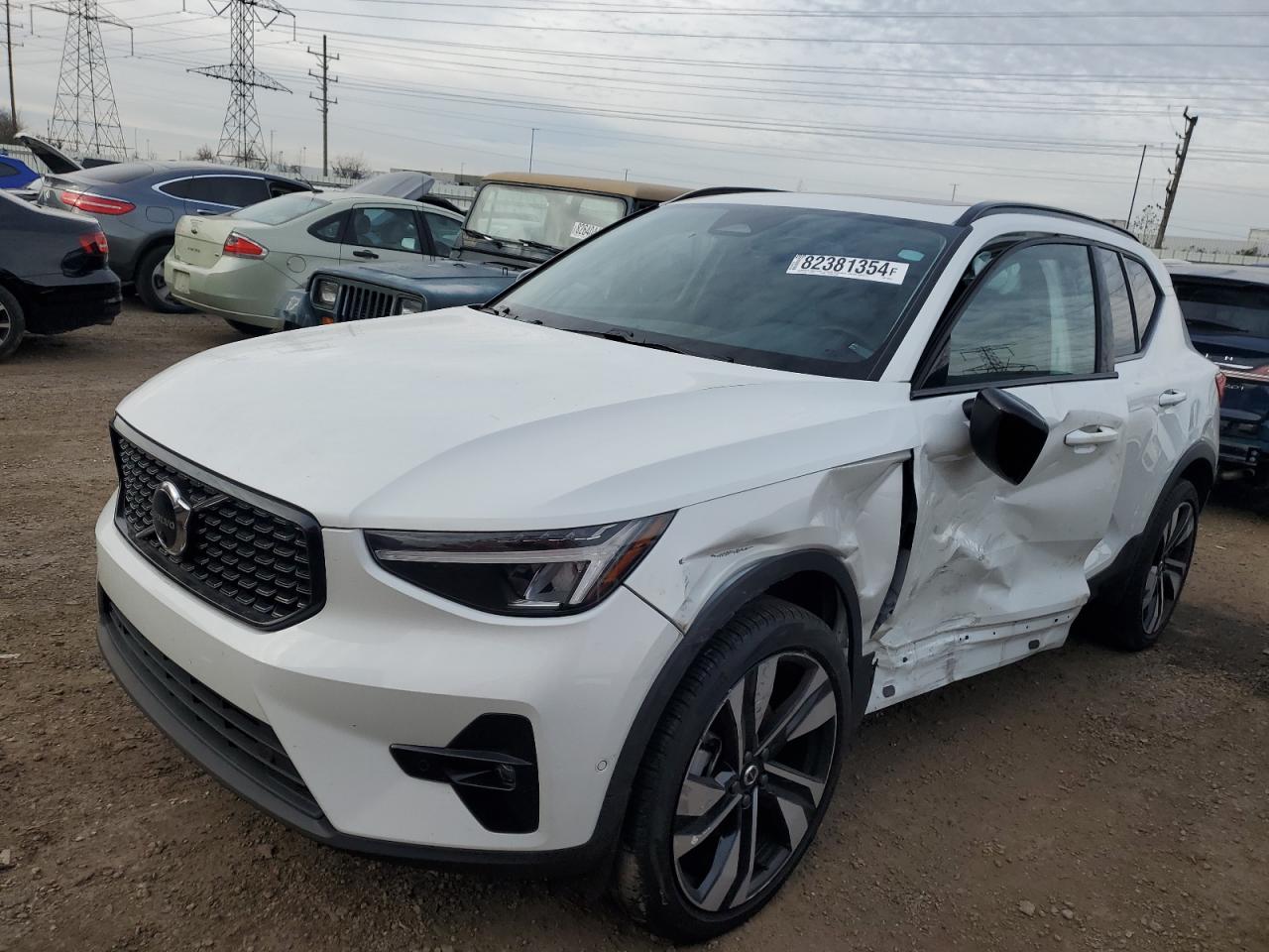 2024 Volvo Xc40 Plus for Sale in Elgin, IL - Side
