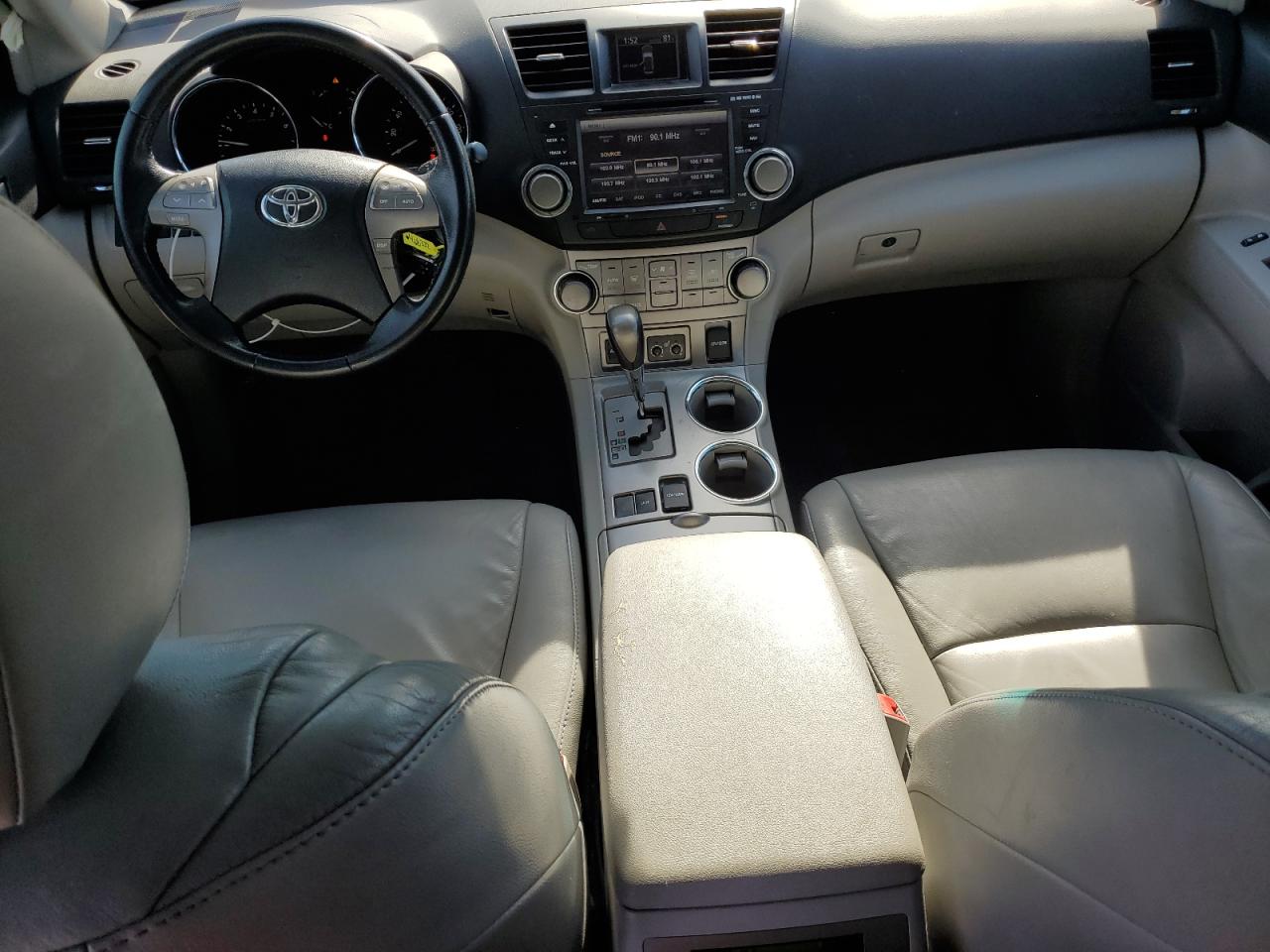 2010 Toyota Highlander - Image 8