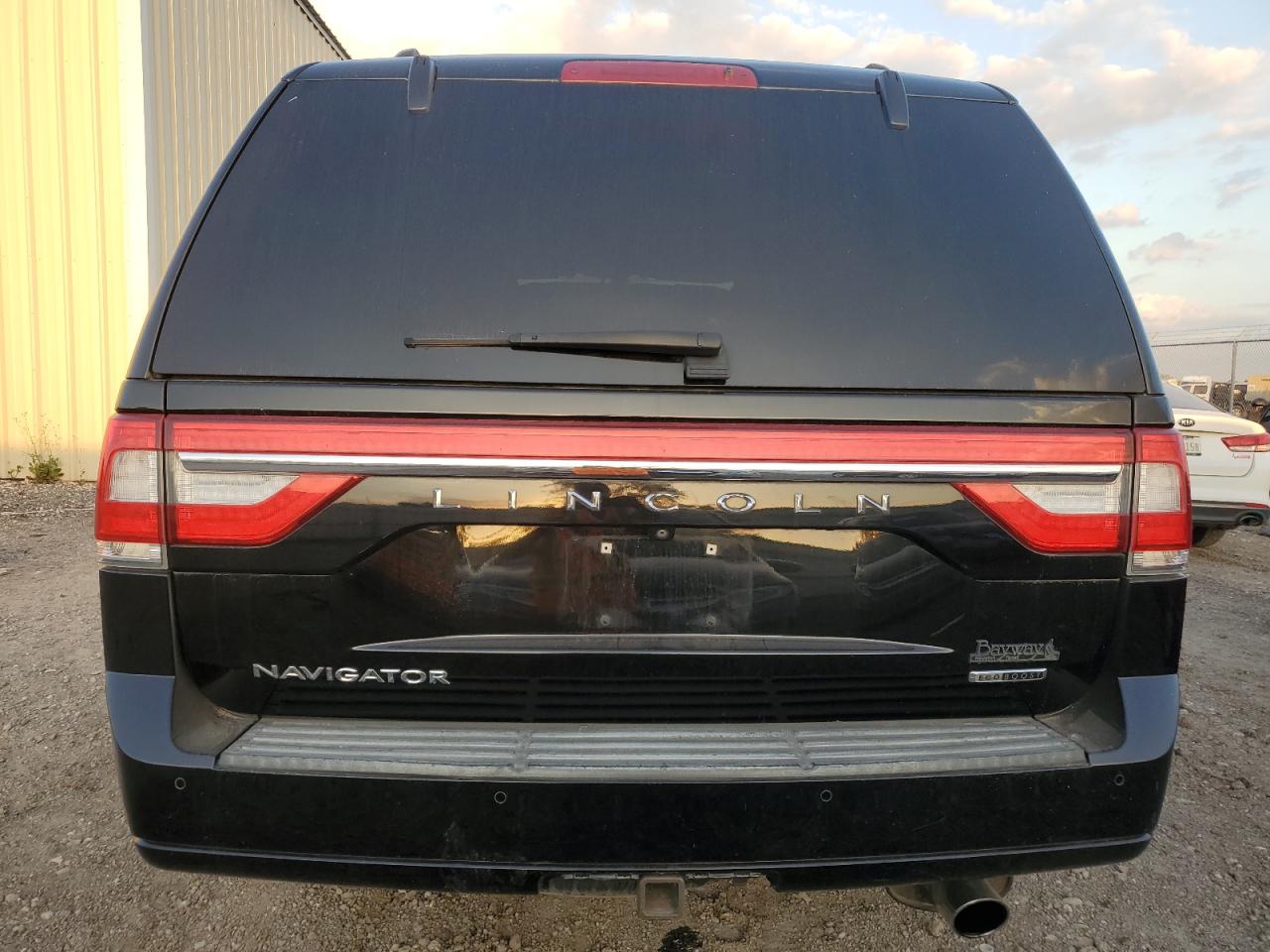 2016 Lincoln Navigator - Image 6
