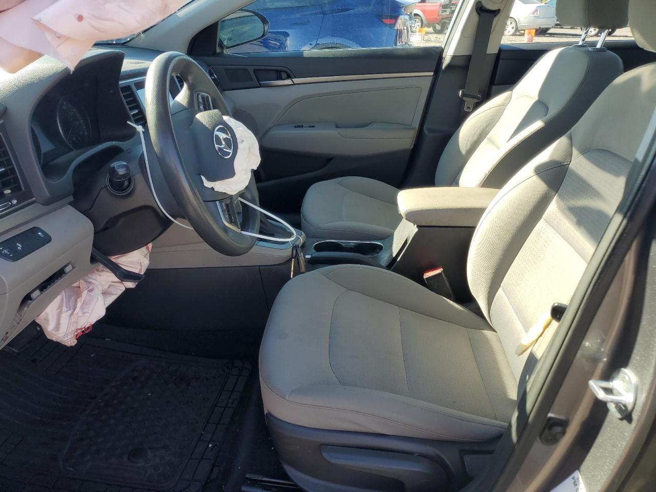 2018 Hyundai Elantra - Image 7