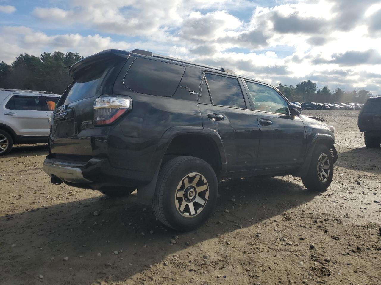 VIN JTEBU5JR5H5461129 2017 TOYOTA 4RUNNER no.3