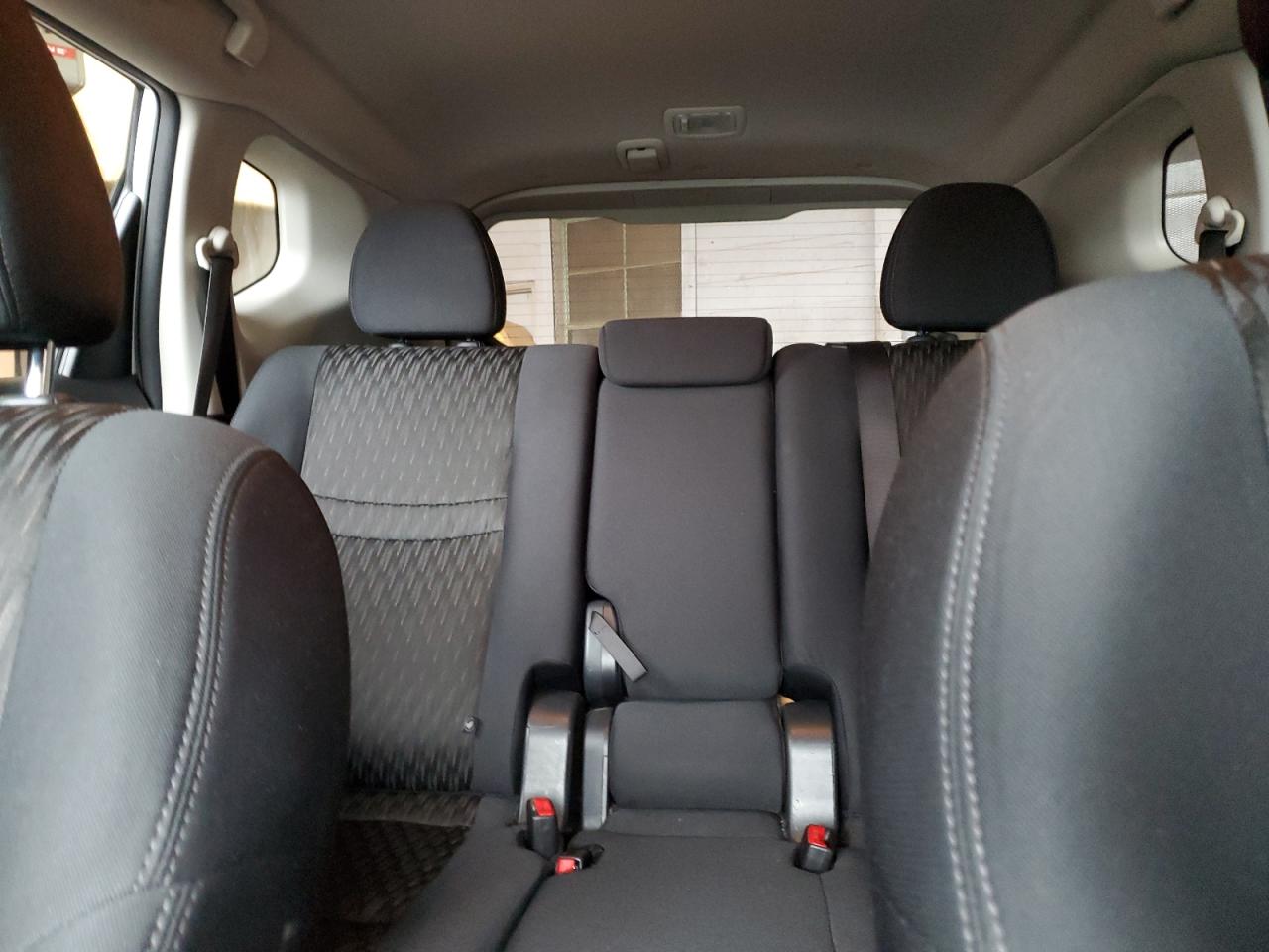 2017 Nissan Rogue - Image 10