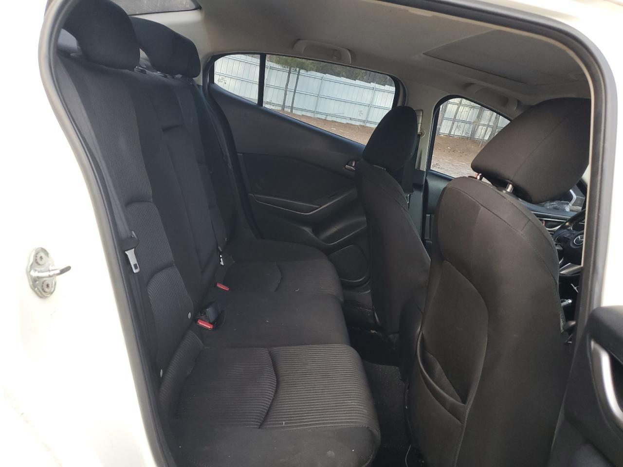 2016 Mazda 3 - Image 10