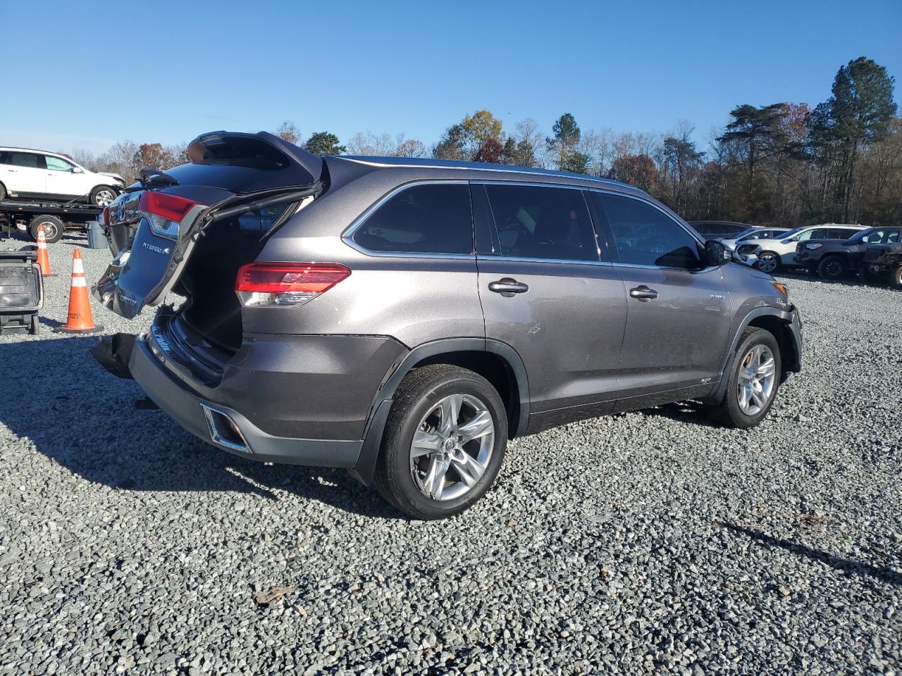 2017 Toyota Highlander - Image 3