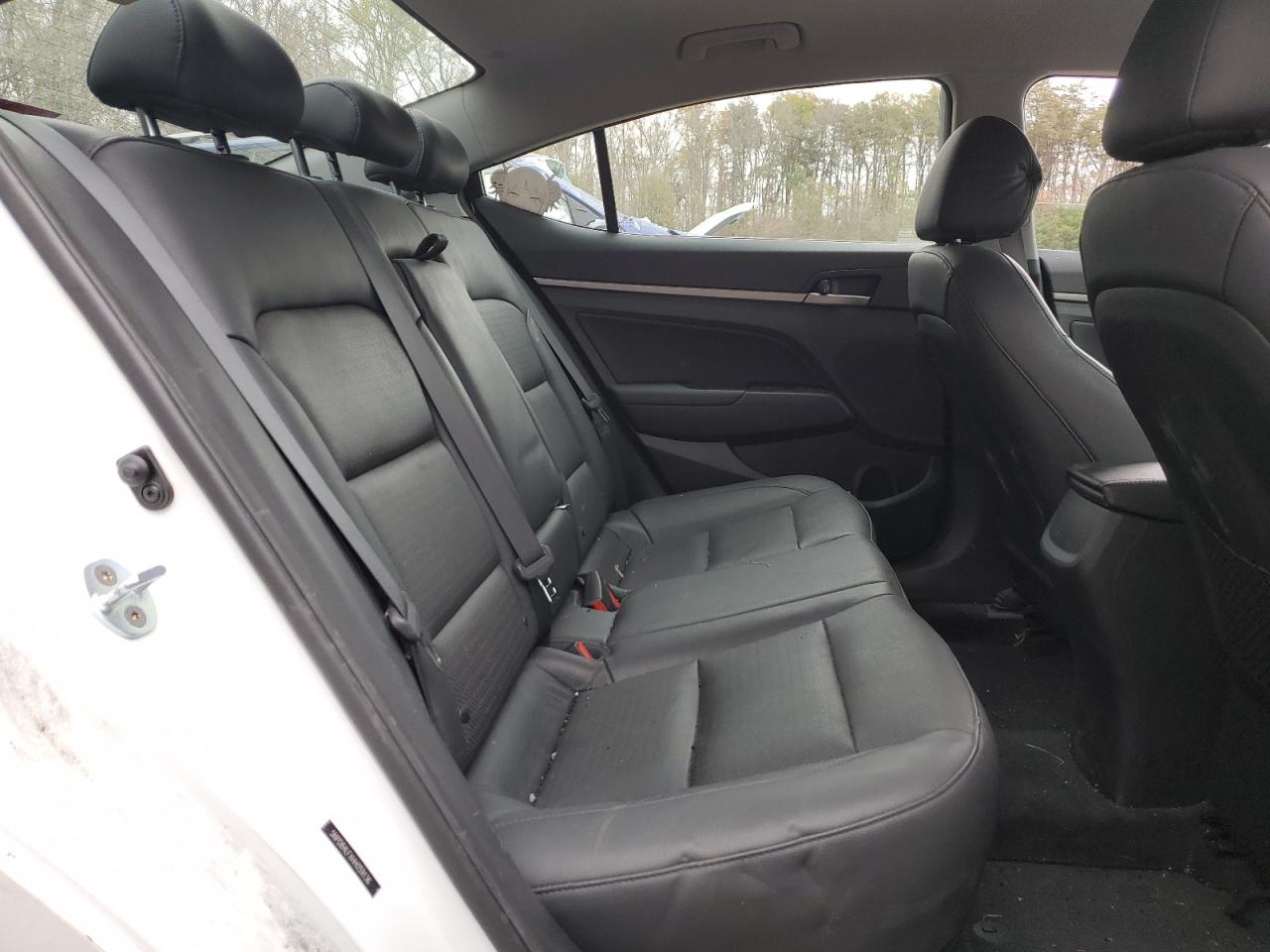 2017 Hyundai Elantra - Image 10