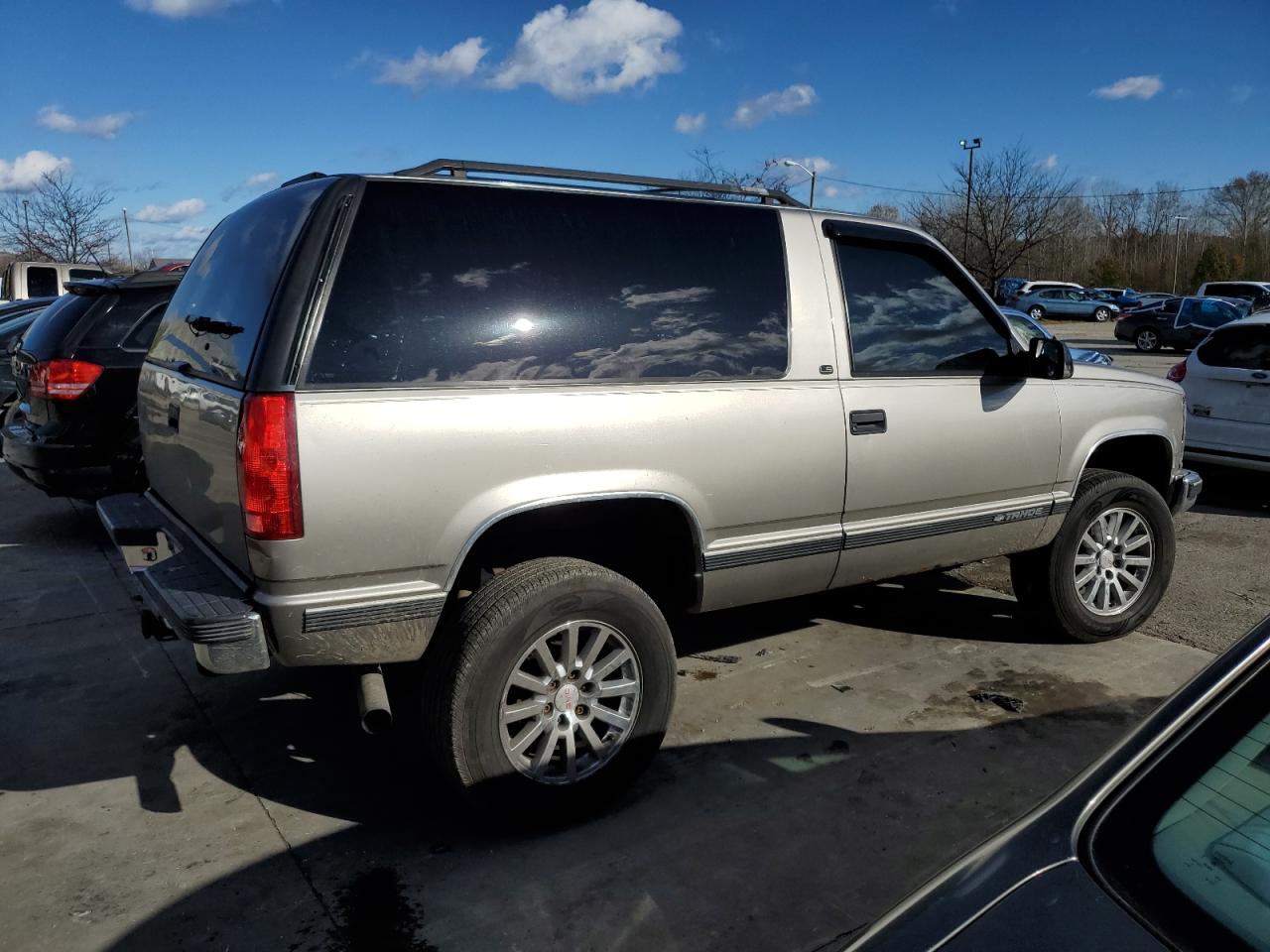 1999 Chevrolet Tahoe - Image 3