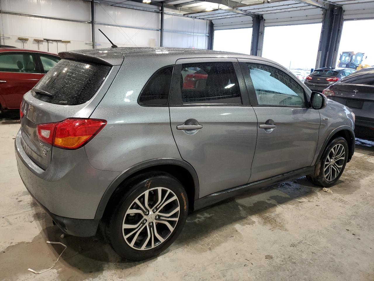 2016 Mitsubishi Outlander - Image 3