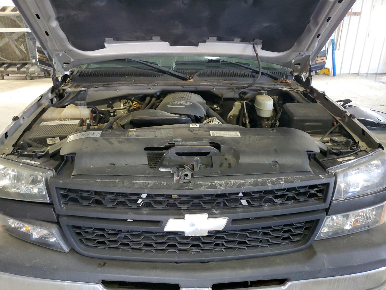 2004 Chevrolet Silverado - Image 11