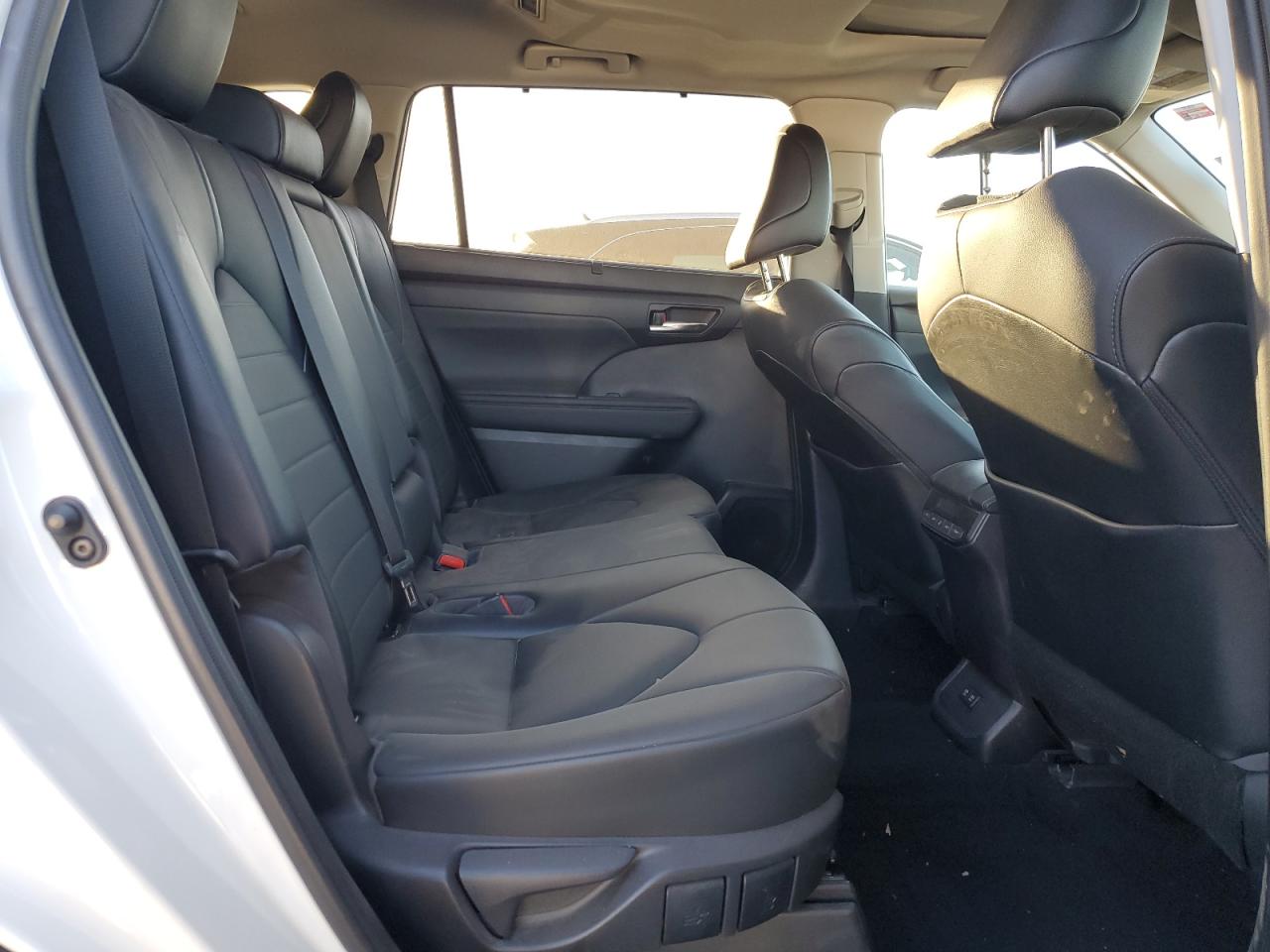 2021 Toyota Highlander - Image 11