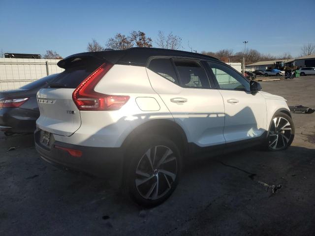  VOLVO XC40 2022 Белы