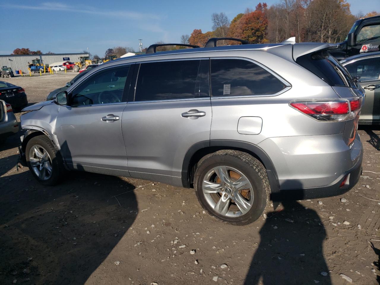 2016 Toyota Highlander - Image 2