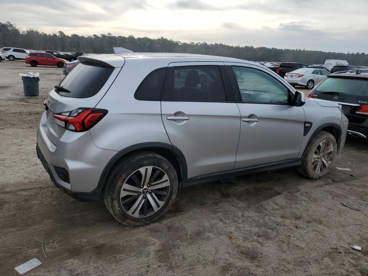 2021 Mitsubishi Outlander - Image 3