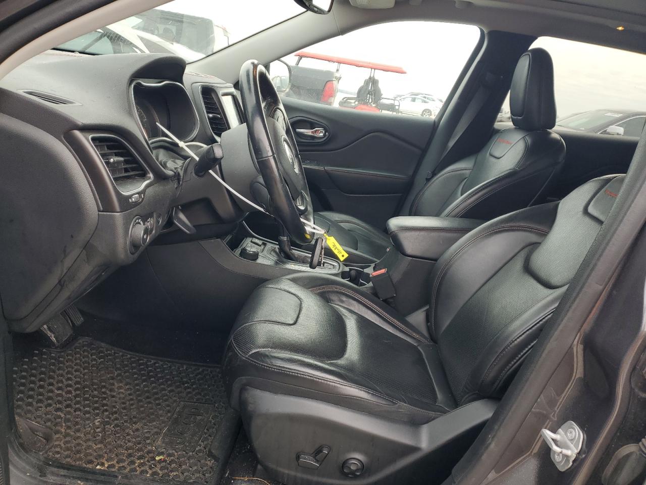 2019 Jeep Cherokee - Image 7