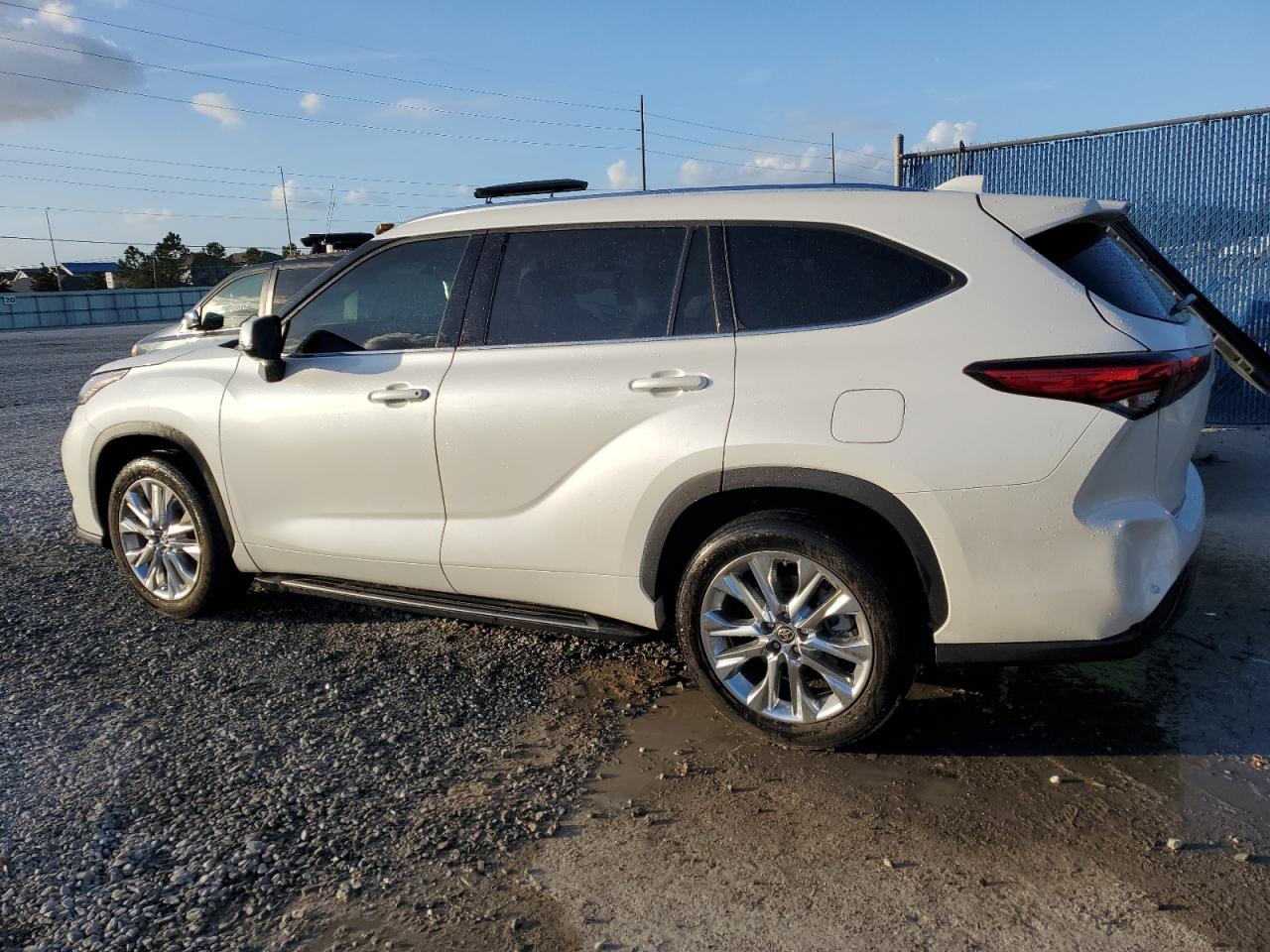 2020 Toyota Highlander - Image 2