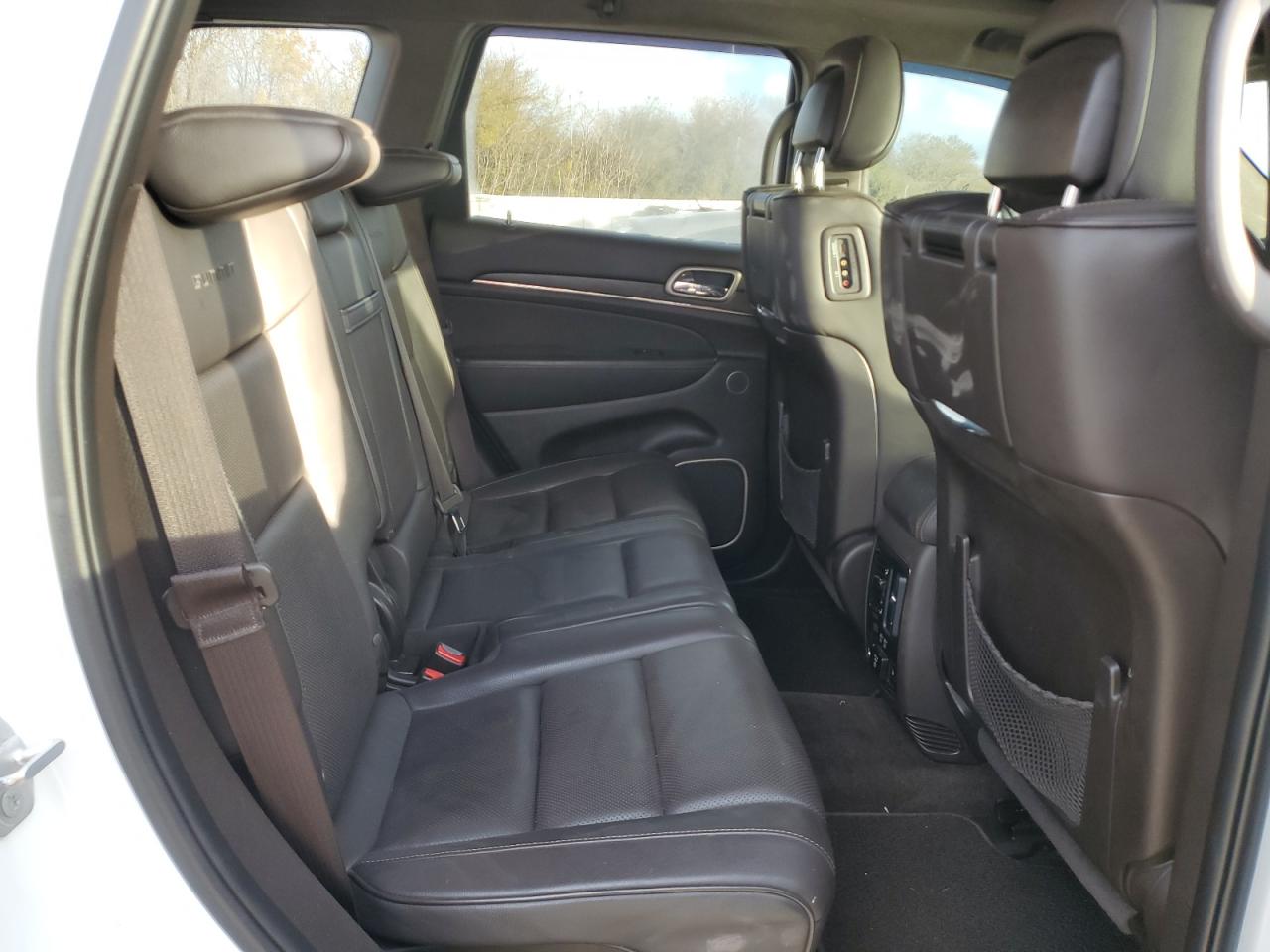 2017 Jeep Grand Cherokee - Image 11
