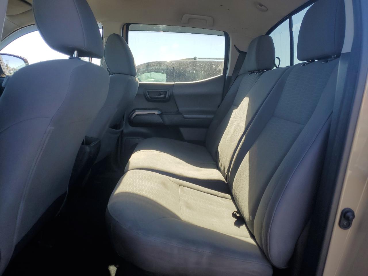 2019 Toyota Tacoma - Image 10